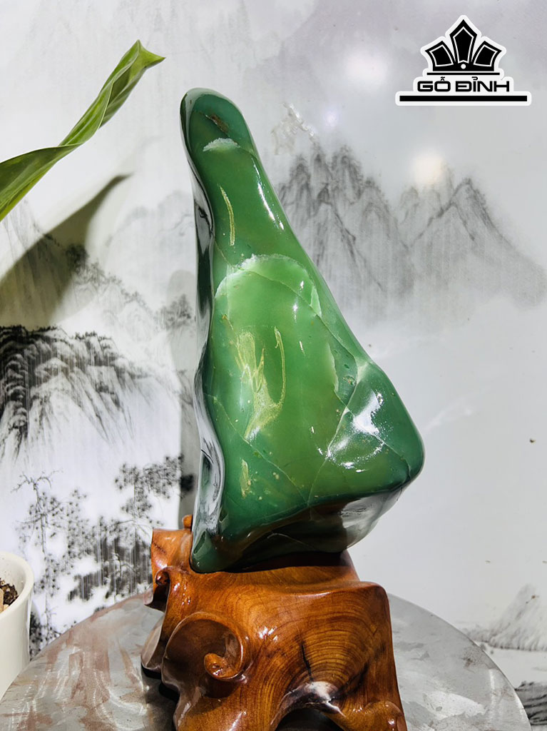 Tác Phẩm Đá Thạch Anh Xanh Cao 42 Ngang 22 (cm) 8,4kg