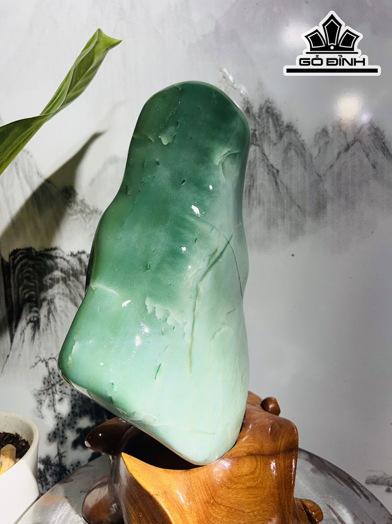 Tác Phẩm Đá Thạch Anh Xanh Cao 42 Ngang 22 (cm) 8,4kg