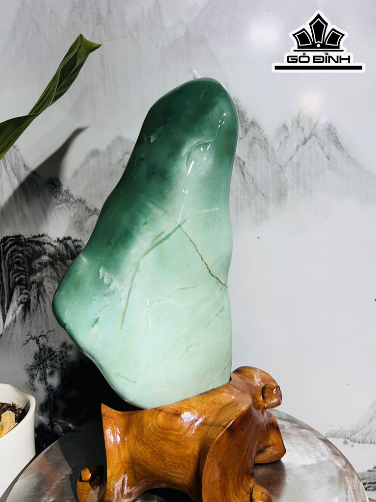 Tác Phẩm Đá Thạch Anh Xanh Cao 42 Ngang 22 (cm) 8,4kg