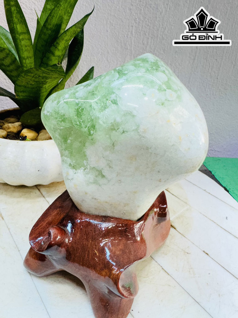 Tác Phẩm Đá Thủy Tinh Bông Tuyết Cao 19 Ngang 12 (cm) 2,5kg