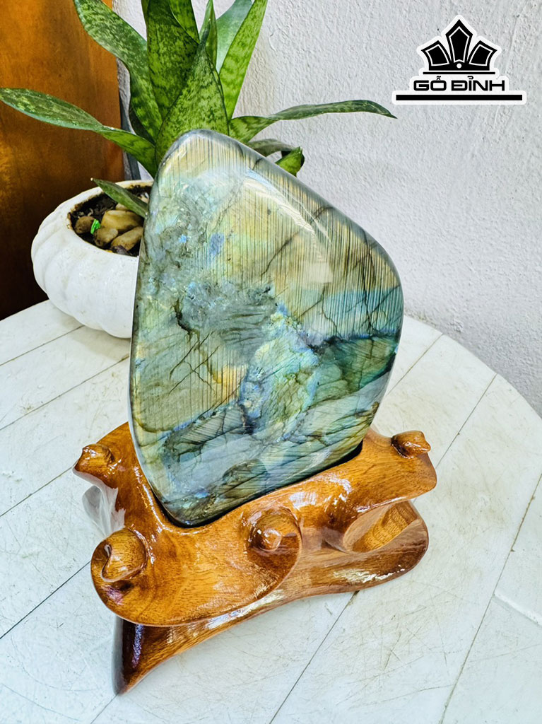Tác Phẩm Đá Xà Cừ (Labradorite) Cao 20 Ngang 10 (cm) 1,8kg