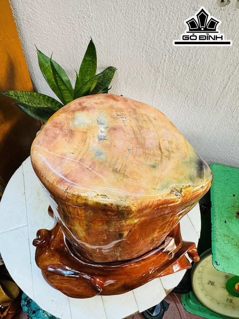 Tác Phẩm Gỗ Hóa Ngọc Cao 26 Ngang 18 (cm) 9,6kg