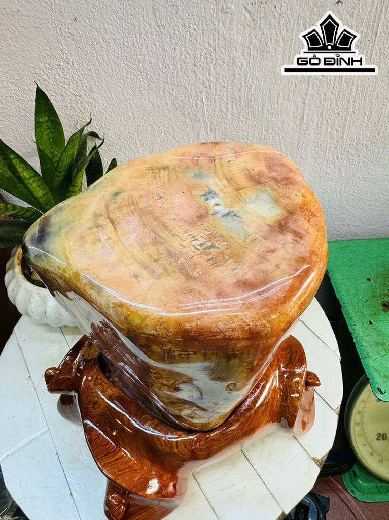 Tác Phẩm Gỗ Hóa Ngọc Cao 26 Ngang 18 (cm) 9,6kg