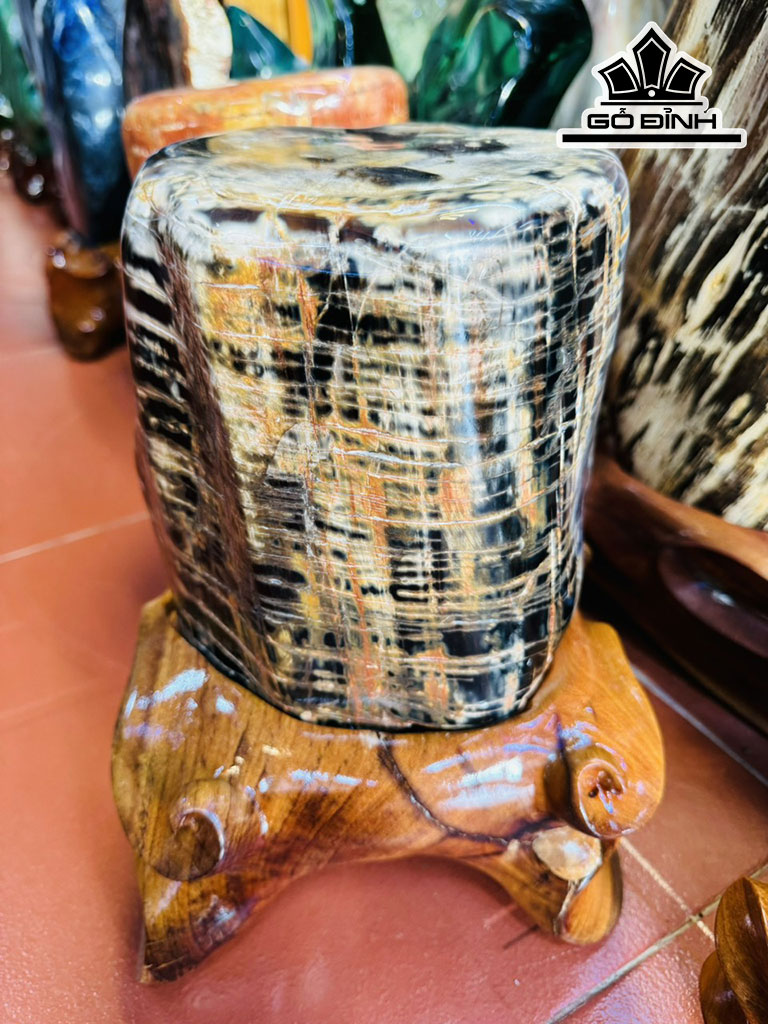Tác Phẩm Gỗ Hóa Ngọc Cao 27 Ngang 20 (cm) 12,4kg