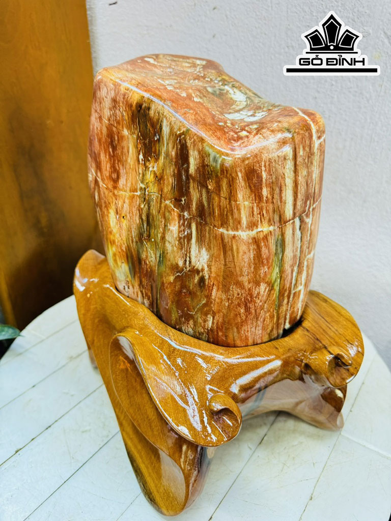 Tác Phẩm Gỗ Hóa Ngọc Cao 30 Ngang 18 (cm) 10,5kg