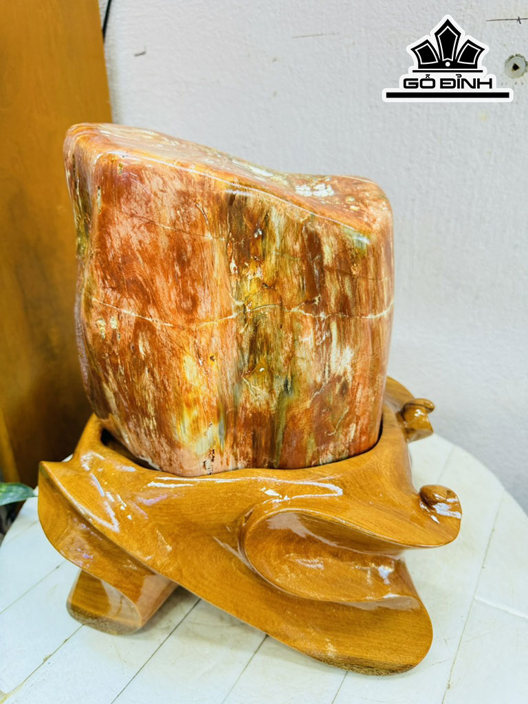 Tác Phẩm Gỗ Hóa Ngọc Cao 30 Ngang 18 (cm) 10,5kg