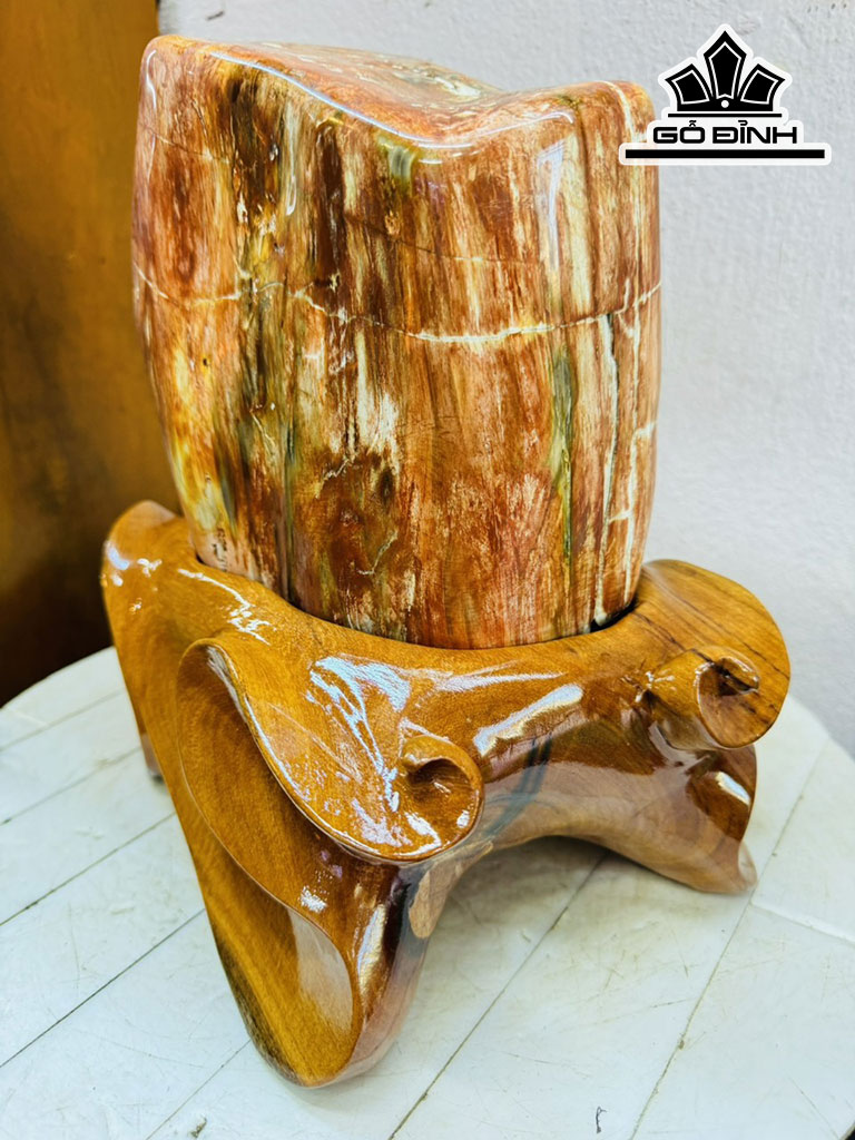 Tác Phẩm Gỗ Hóa Ngọc Cao 30 Ngang 18 (cm) 10,5kg
