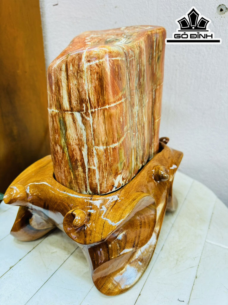 Tác Phẩm Gỗ Hóa Ngọc Cao 30 Ngang 18 (cm) 10,5kg