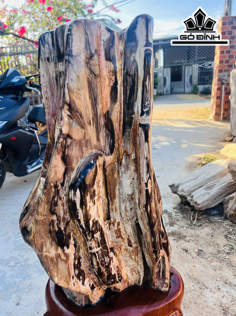 Tác Phẩm Gỗ Hóa Ngọc Cao 100 Ngang 40 (cm) 88kg