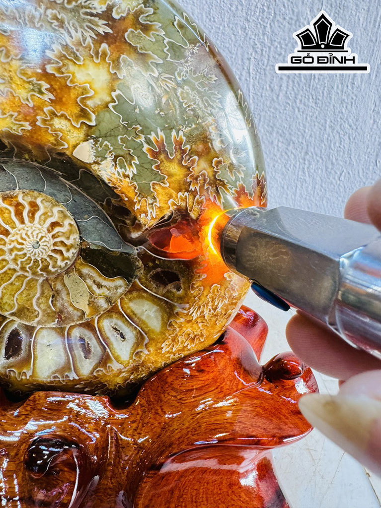 Tác Phẩm Ốc Anh Vũ Hóa Ngọc Cao 24 Ngang 15 (cm) 2,1kg