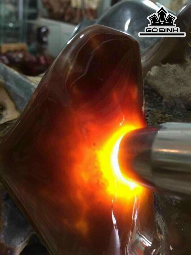 Tác Phẩm Đá Can Thạch Đỏ Cao 77 Ngang 77 Sâu 45 (cm) 250kg