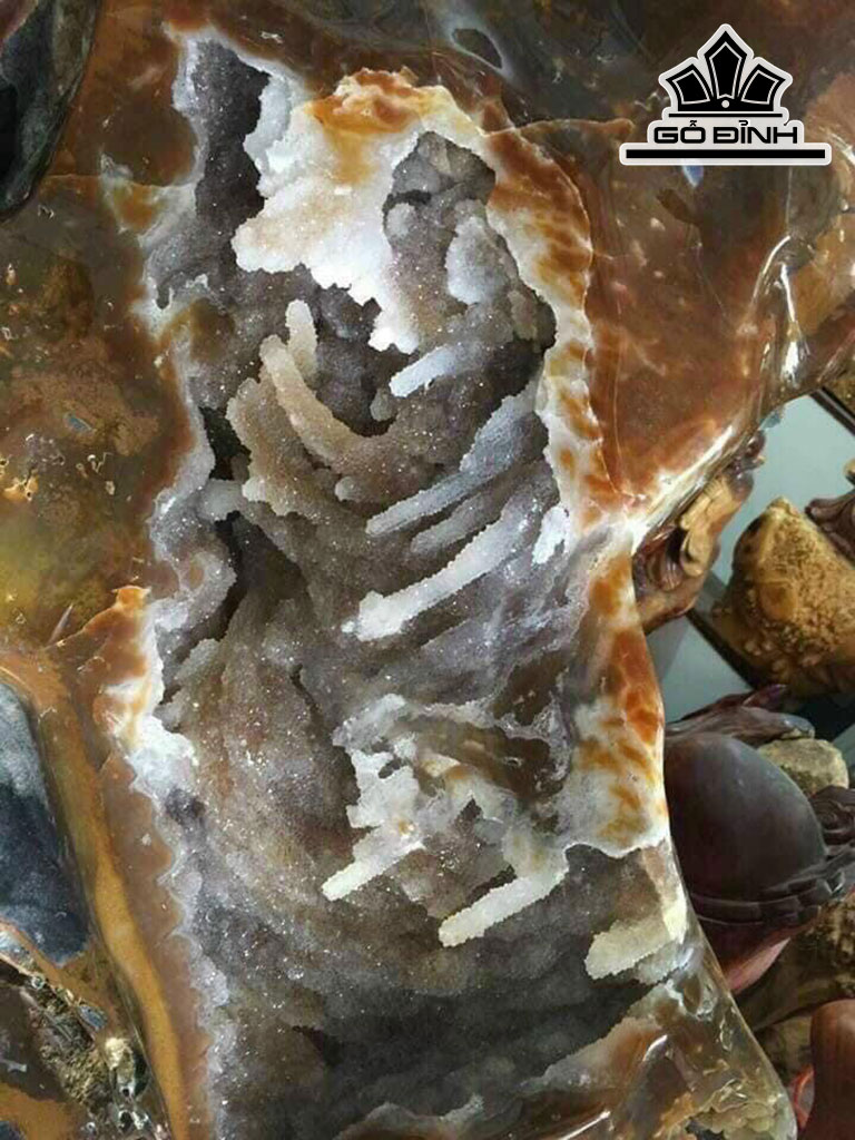 Tác Phẩm Đá Can Thạch Đỏ Cao 77 Ngang 77 Sâu 45 (cm) 250kg