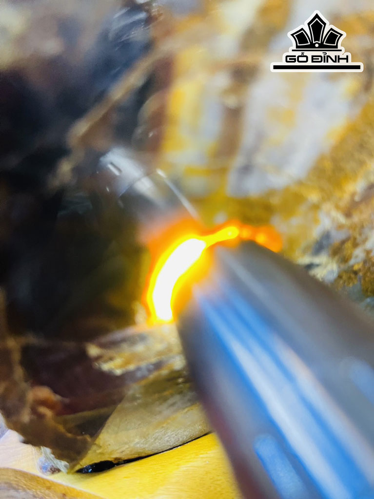 Tác Phẩm Gỗ Hóa Ngọc Đa Sắc Cao 28 Ngang 24 (cm) 4,8kg