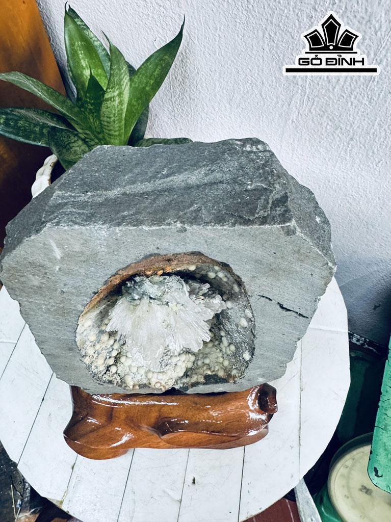 Bông Hoa Ưu Đàm Đá Trầm Tích Cao 26 Ngang 17 (cm) 6,5kg