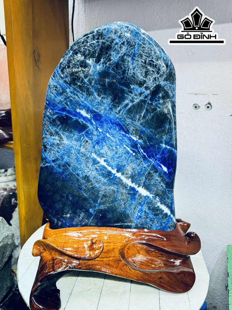 Tác Phẩm Đá Lapit Cao 45 Ngang 23 (cm) 11kg