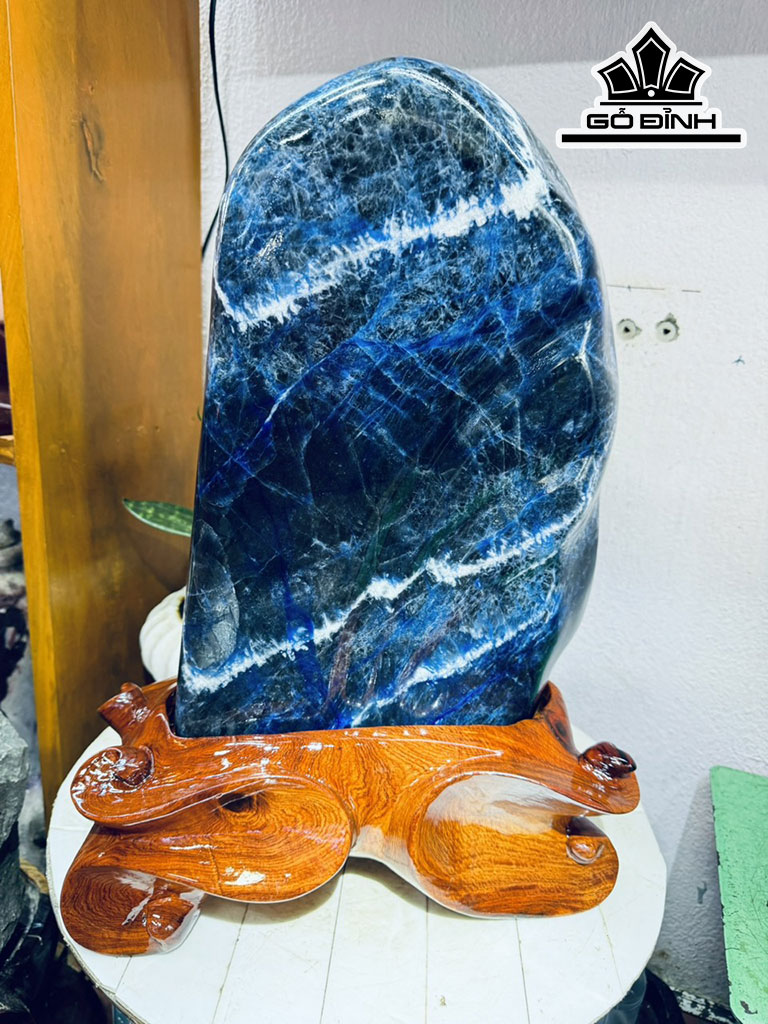 Tác Phẩm Đá Lapit Cao 45 Ngang 23 (cm) 11kg