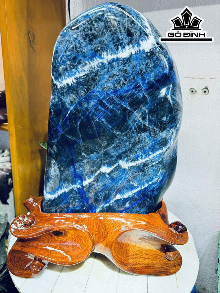 Tác Phẩm Đá Lapit Cao 45 Ngang 23 (cm) 11kg