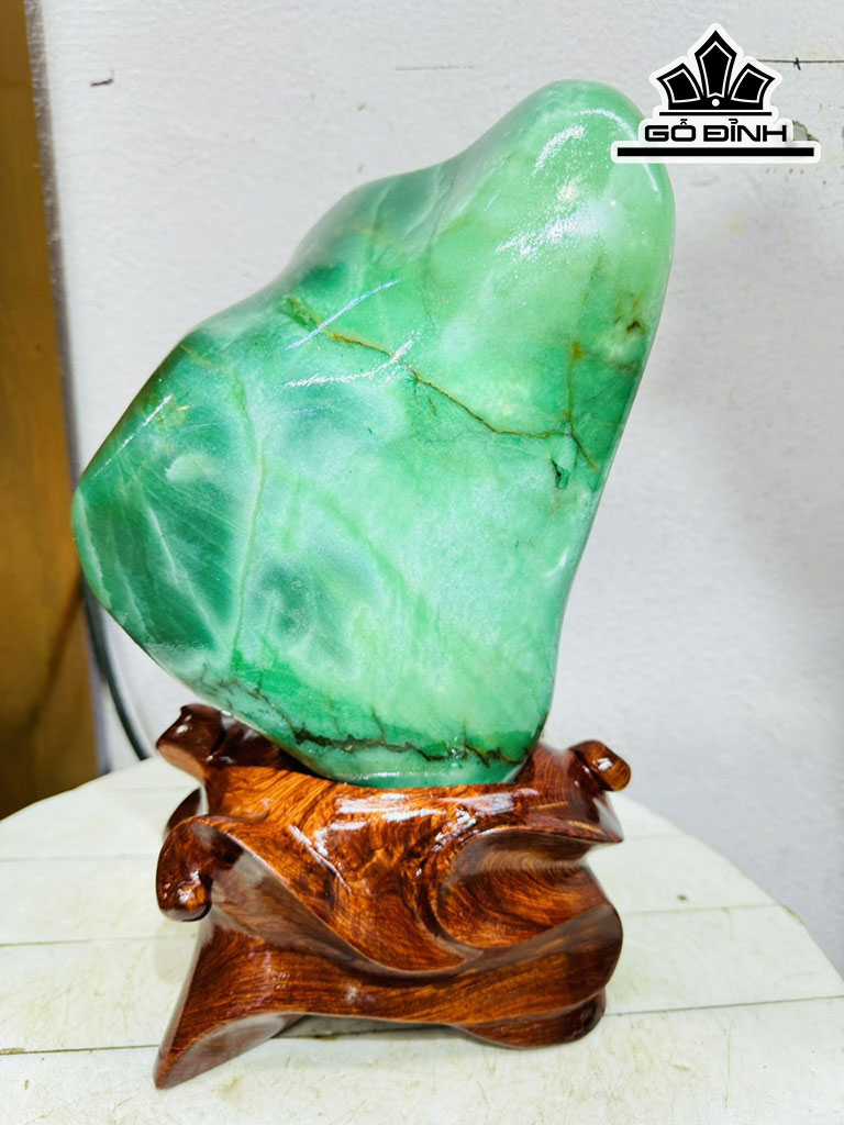 Tác Phẩm Đá Thạch Anh Xanh Cao 32 Ngang 16 (cm) 5,6kg