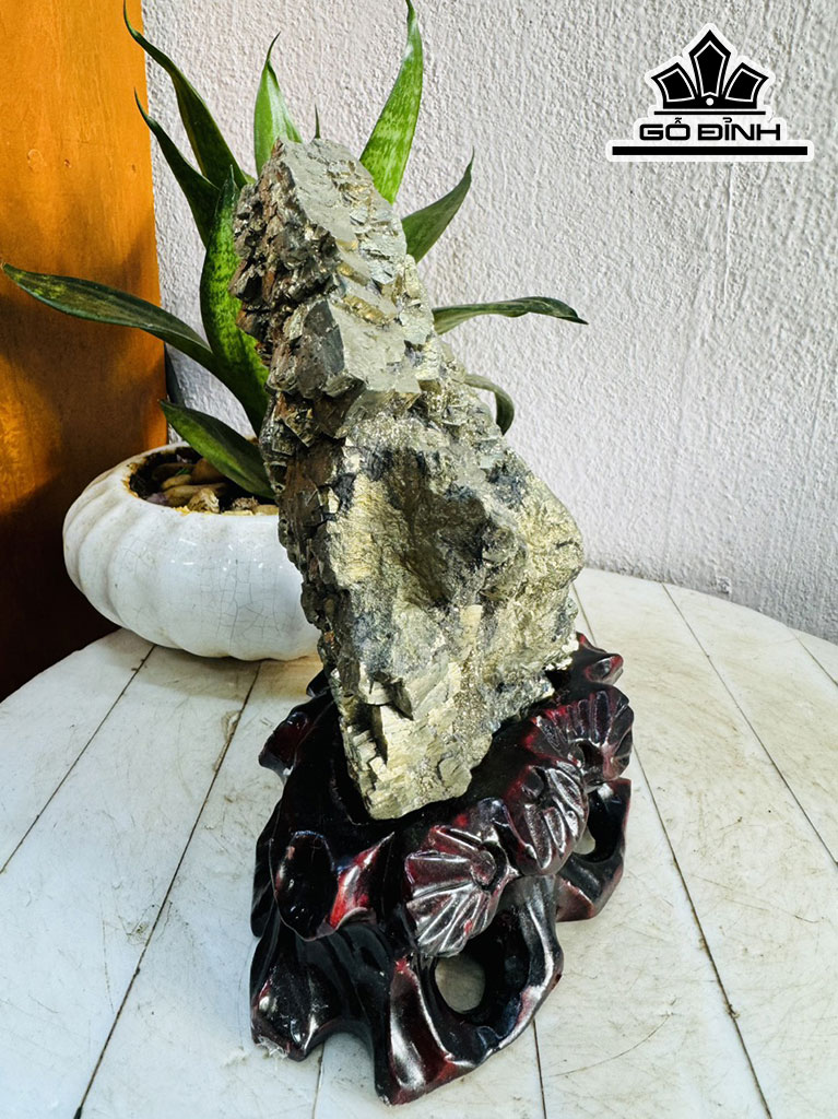 Vàng Găm Tinh Thể Đá Pyrite Cao 22 Ngang 11 (cm) 2,5kg