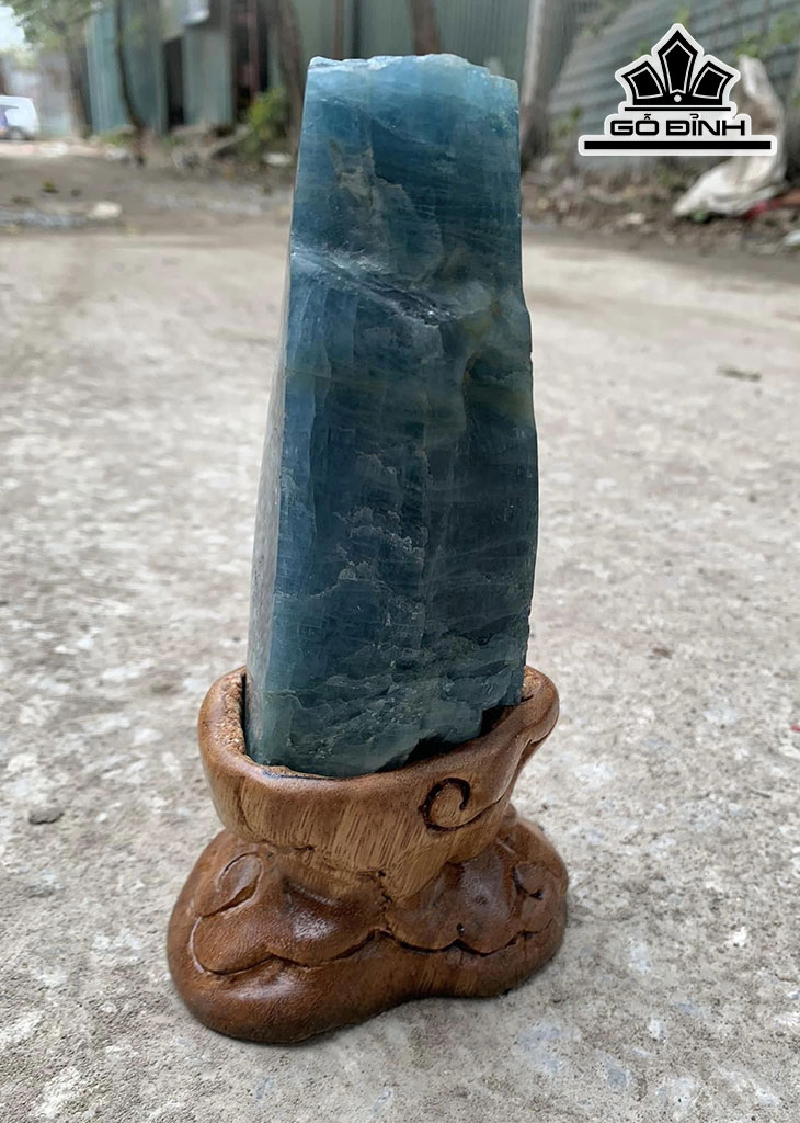 Tác Phẩm Đá Aquamarine Cao 14 Ngang 6 (cm) 6,9g