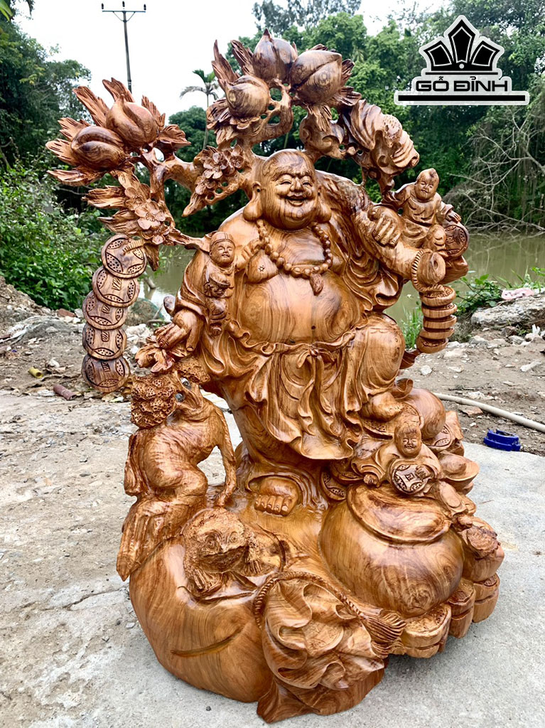 tuong-phat-di-lac-vac-canh-dao-go-huong-cao-76-ngang-56-sau-44-cm-426458