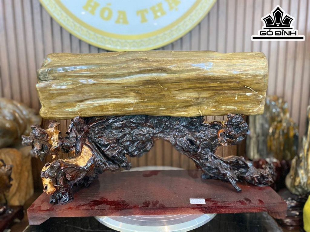 Tác Phẩm Gỗ Hóa Thạch Cao 42 Ngang 68 (cm) 22,8kg