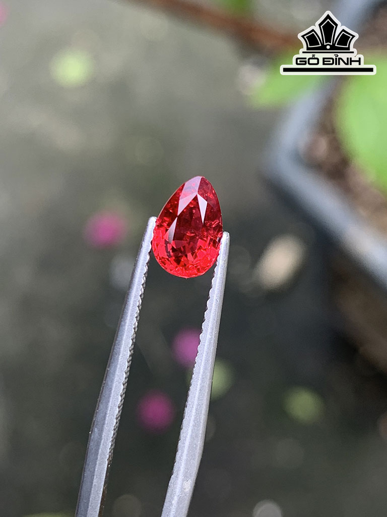 Viên Đá Spinel Đỏ Cao 7,8 Ngang 5 Sâu 3,8 (mm) 1,15cts