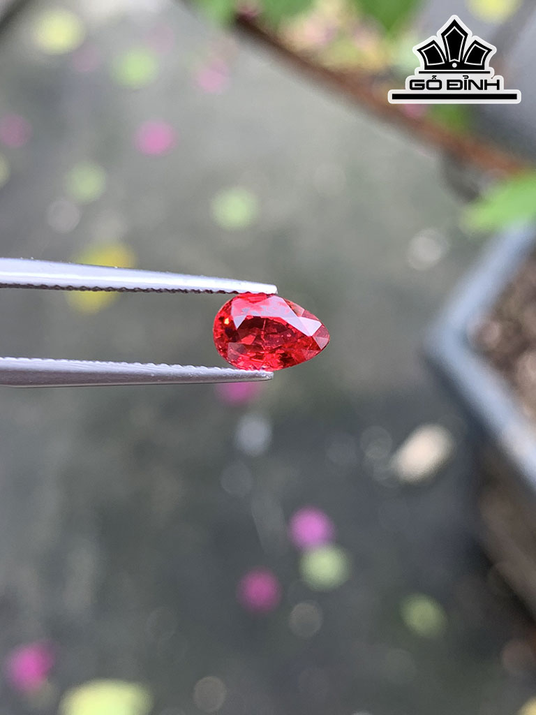 Viên Đá Spinel Đỏ Cao 7,8 Ngang 5 Sâu 3,8 (mm) 1,15cts