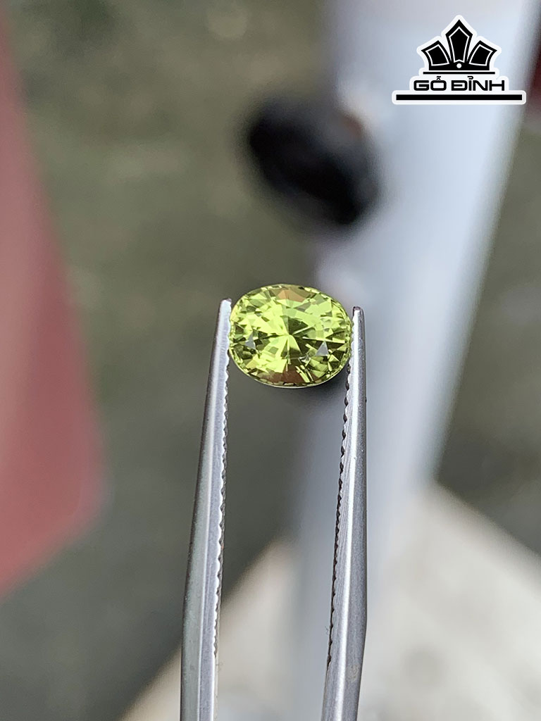 Viên Đá Tourmaline Xanh Cao 7,5 Ngang 5,3 Sâu 4,8 (mm) 1cts