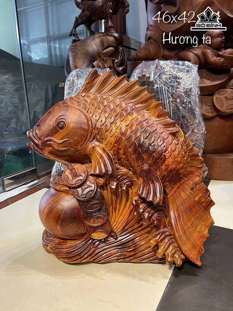 tuong-ca-chep-tai-loc-go-huong-cao-46-ngang-42-sau-23-cm-426951
