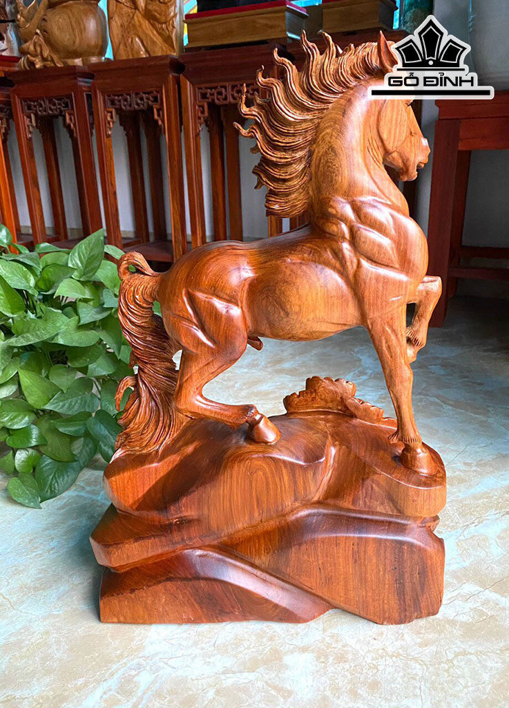 tuong-ngua-phong-thuy-nhat-ma-thong-dong-go-huong-cao-54-ngang-38-sau-17-cm-427242