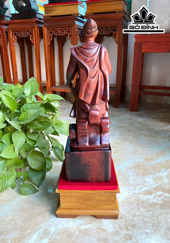 tuong-tran-quoc-tuan-go-trac-cao-50-ngang-12-sau-10-cm-427265