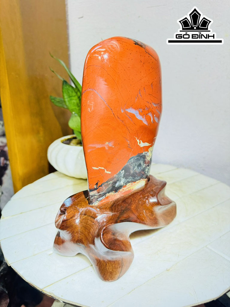 Tác Phẩm Đá Jatpo Đỏ Cao 25 Ngang 15 (cm) 2,5kg