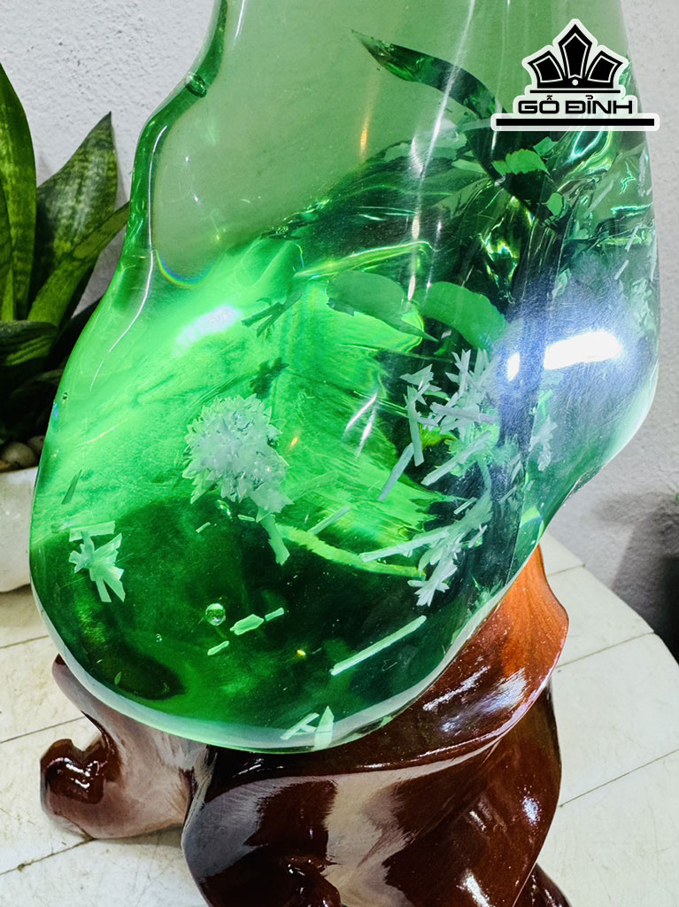 Tác Phẩm Đá Thủy Tinh Bông Tuyết Cao 35 Ngang 17 (cm) 4,7kg