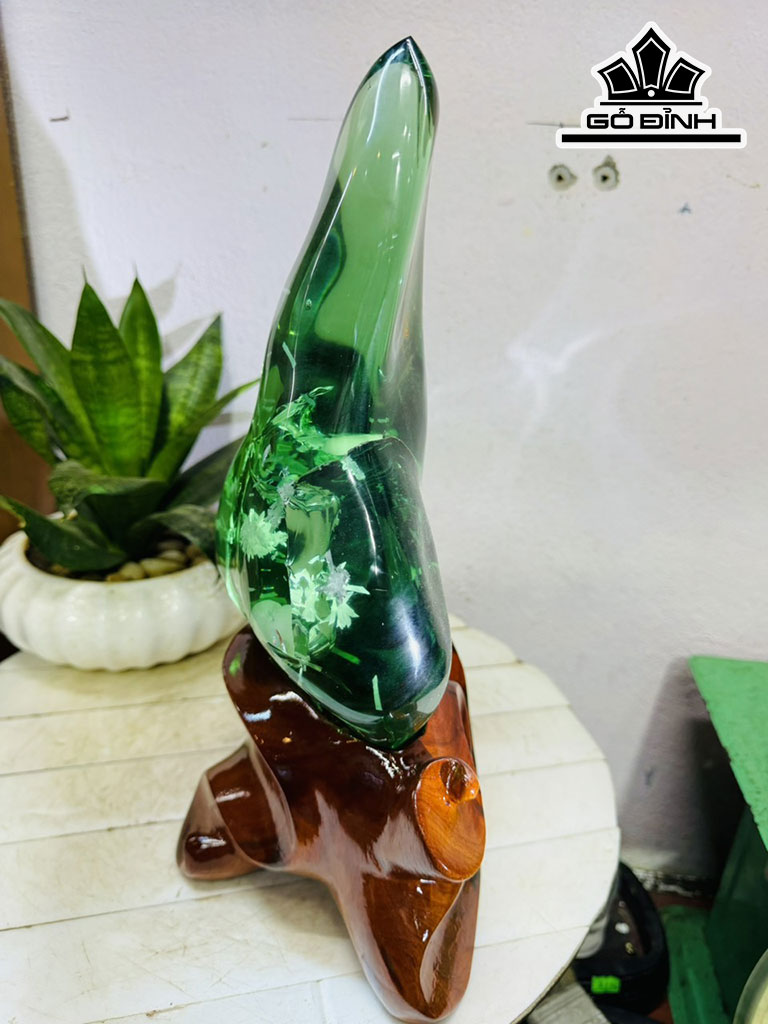 Tác Phẩm Đá Thủy Tinh Bông Tuyết Cao 35 Ngang 17 (cm) 4,7kg
