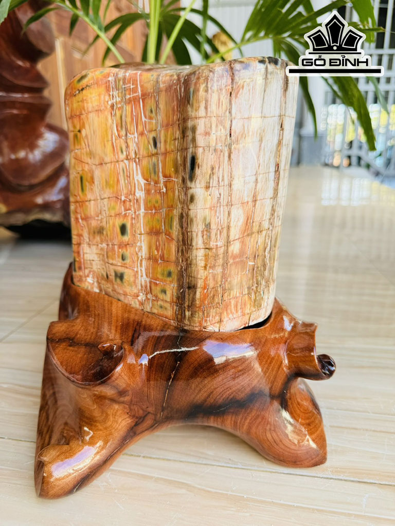 Tác Phẩm Gỗ Hóa Ngọc Cao 28 Ngang 21 (cm) 15kg