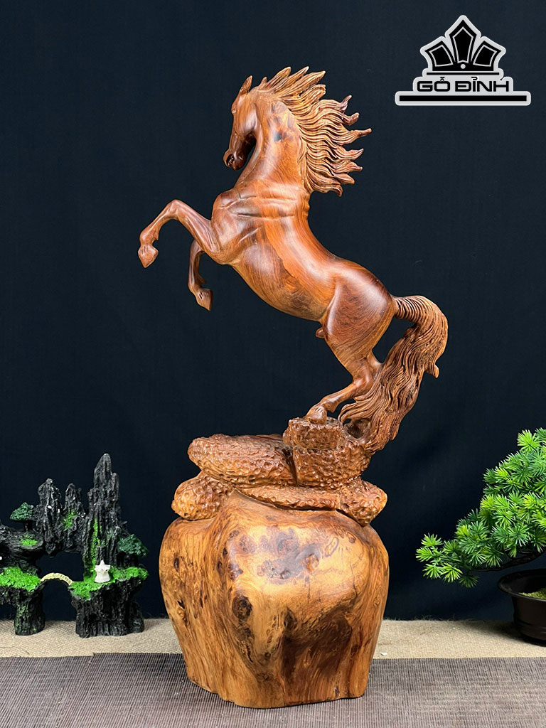 tuong-ngua-phong-thuy-nhat-ma-phi-thien-go-nu-huong-cao-52-ngang-26-sau-20-cm-427412