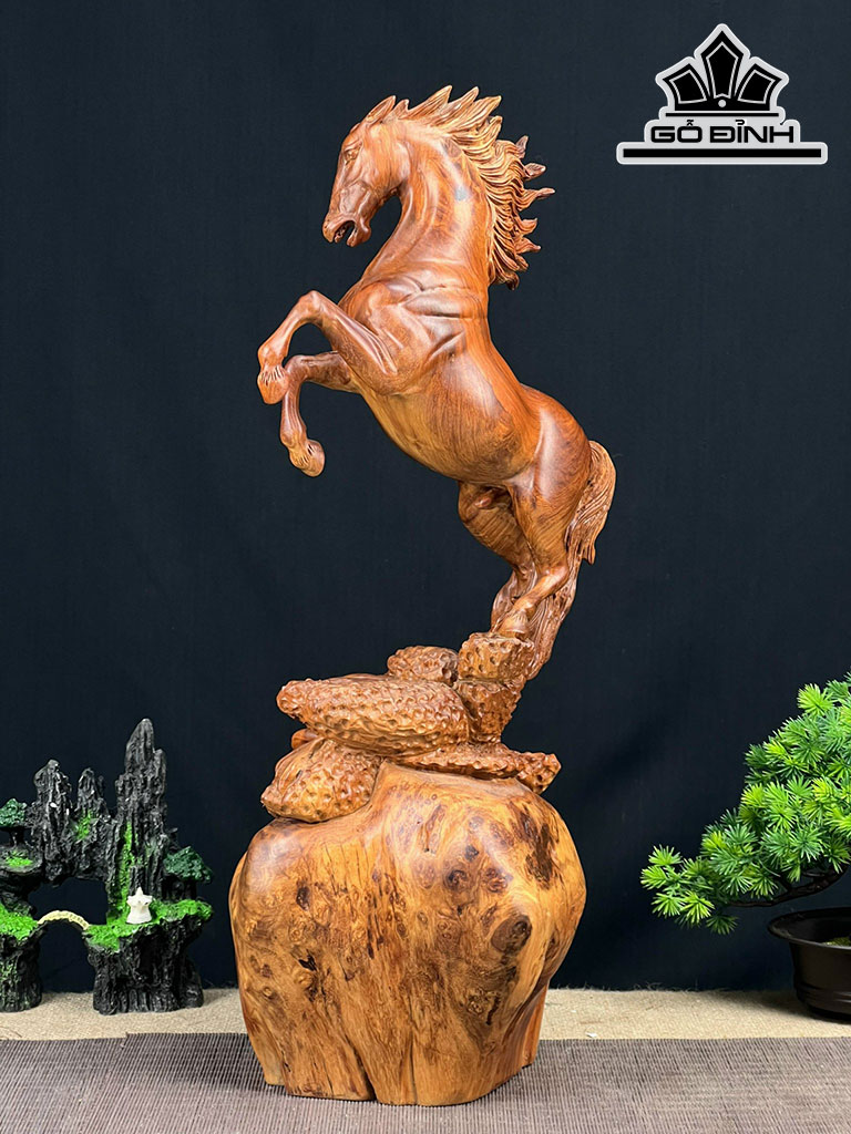 tuong-ngua-phong-thuy-nhat-ma-phi-thien-go-nu-huong-cao-52-ngang-26-sau-20-cm-427413