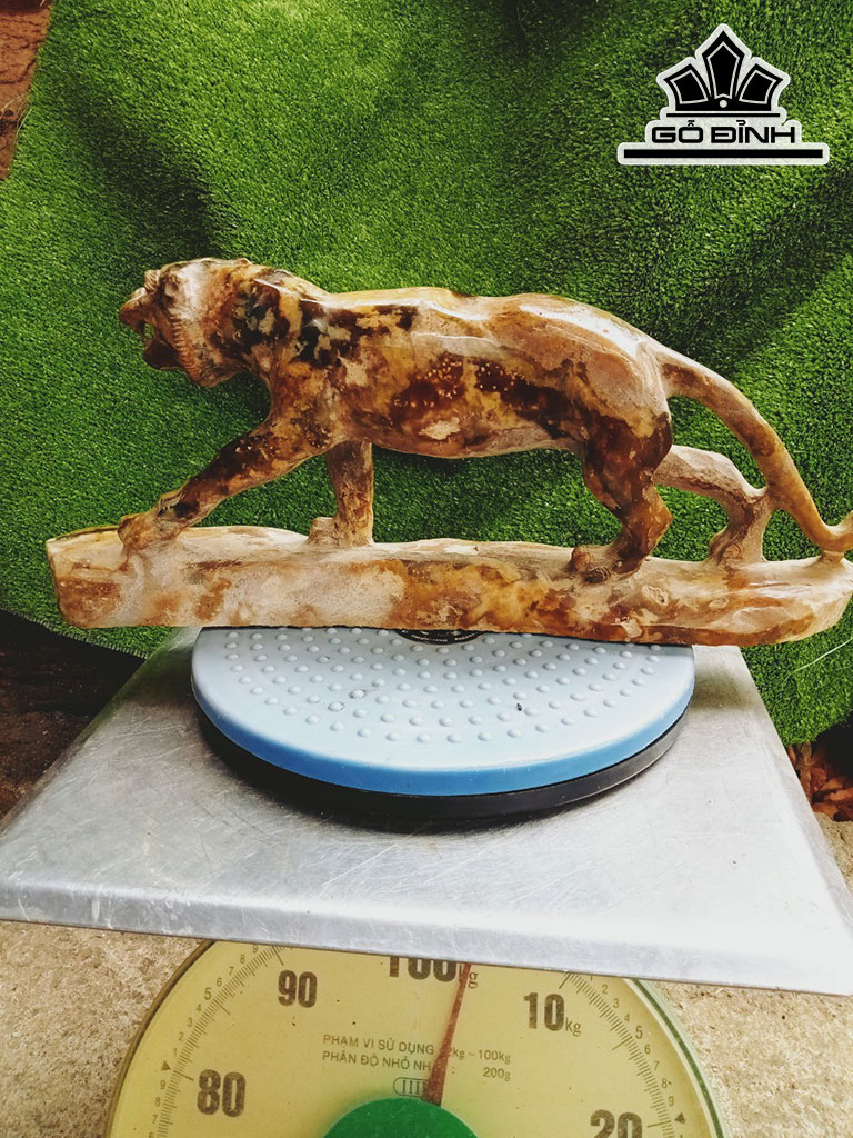 Tác Phẩm Hổ Săn Mồi Đá Canxedon Cao 17 Ngang 36 (cm) 3,2kg