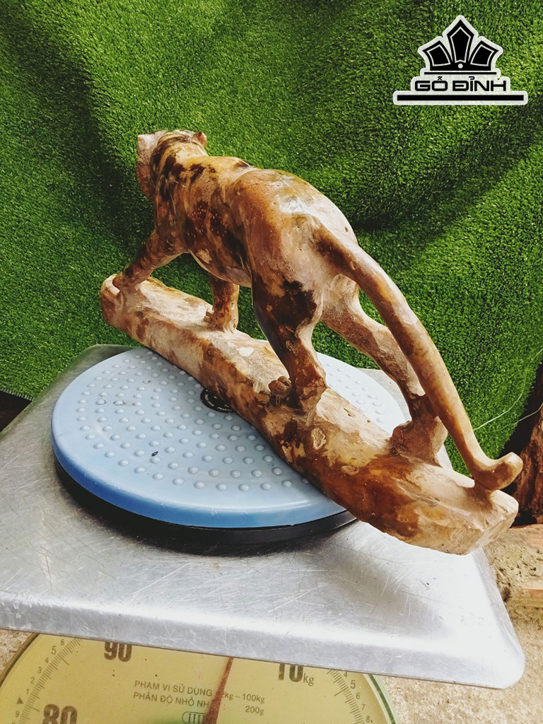 Tác Phẩm Hổ Săn Mồi Đá Canxedon Cao 17 Ngang 36 (cm) 3,2kg
