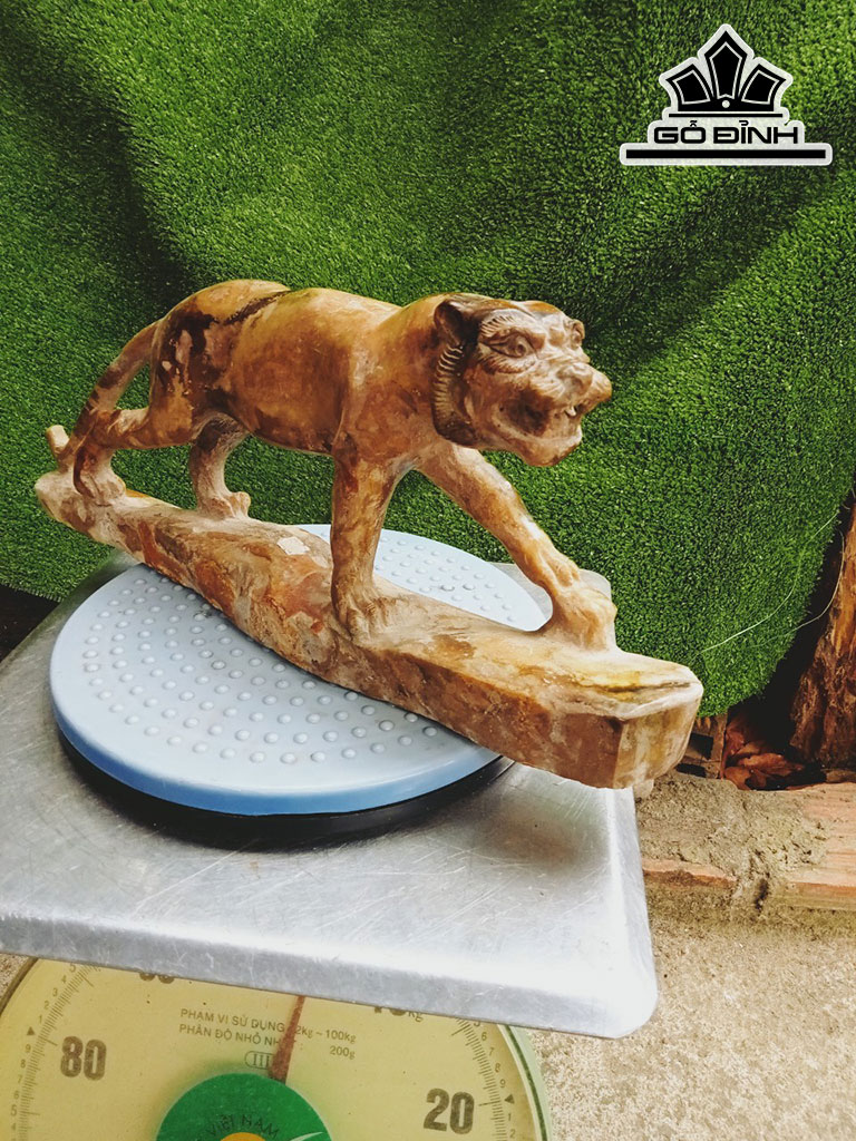 Tác Phẩm Hổ Săn Mồi Đá Canxedon Cao 17 Ngang 36 (cm) 3,2kg