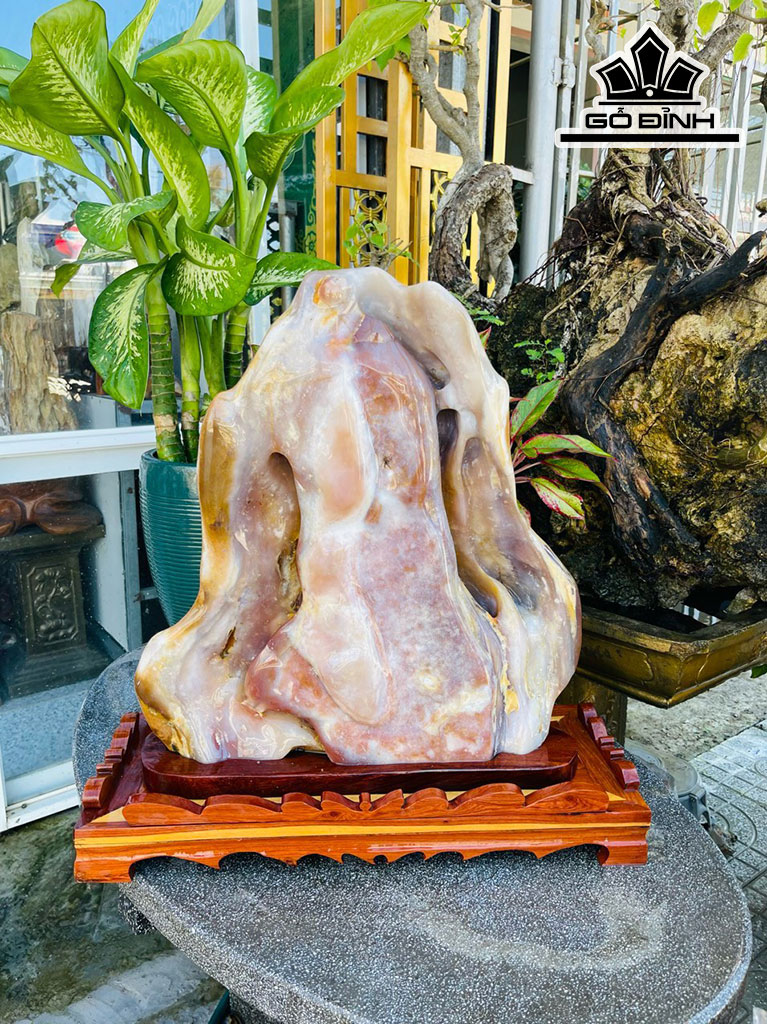 Tác Phẩm Đá Mã Não Hồng Cao 56 Ngang 50 (cm) 30kg