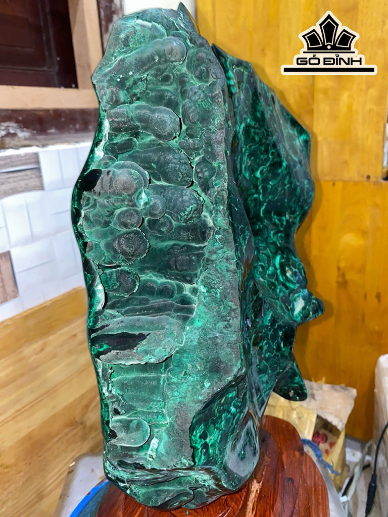 Tác Phẩm Đá Malachite Cao 47 (cm) 12,3kg