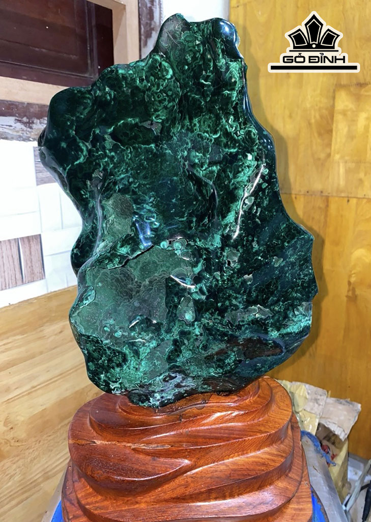 Tác Phẩm Đá Malachite Cao 47 (cm) 12,3kg