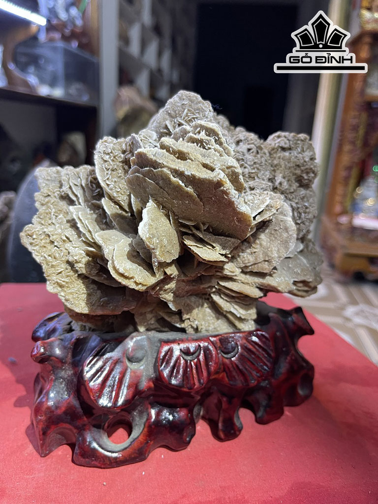 Tác Phẩm Bông Hoa Hóa Thạch Cao 28 Ngang 17 (cm) 1,8kg