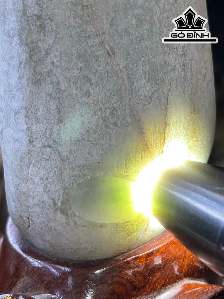 Tác Phẩm Đá Phỉ Thúy Cao 26 (cm) 3,3kg