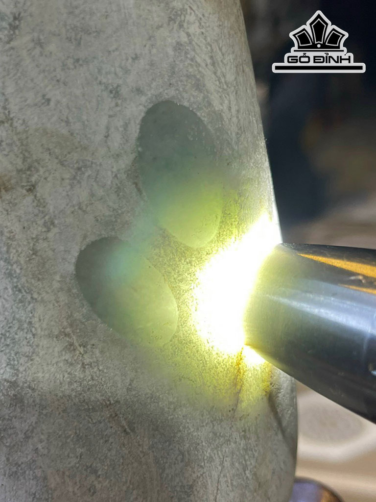 Tác Phẩm Đá Phỉ Thúy Cao 26 (cm) 3,3kg