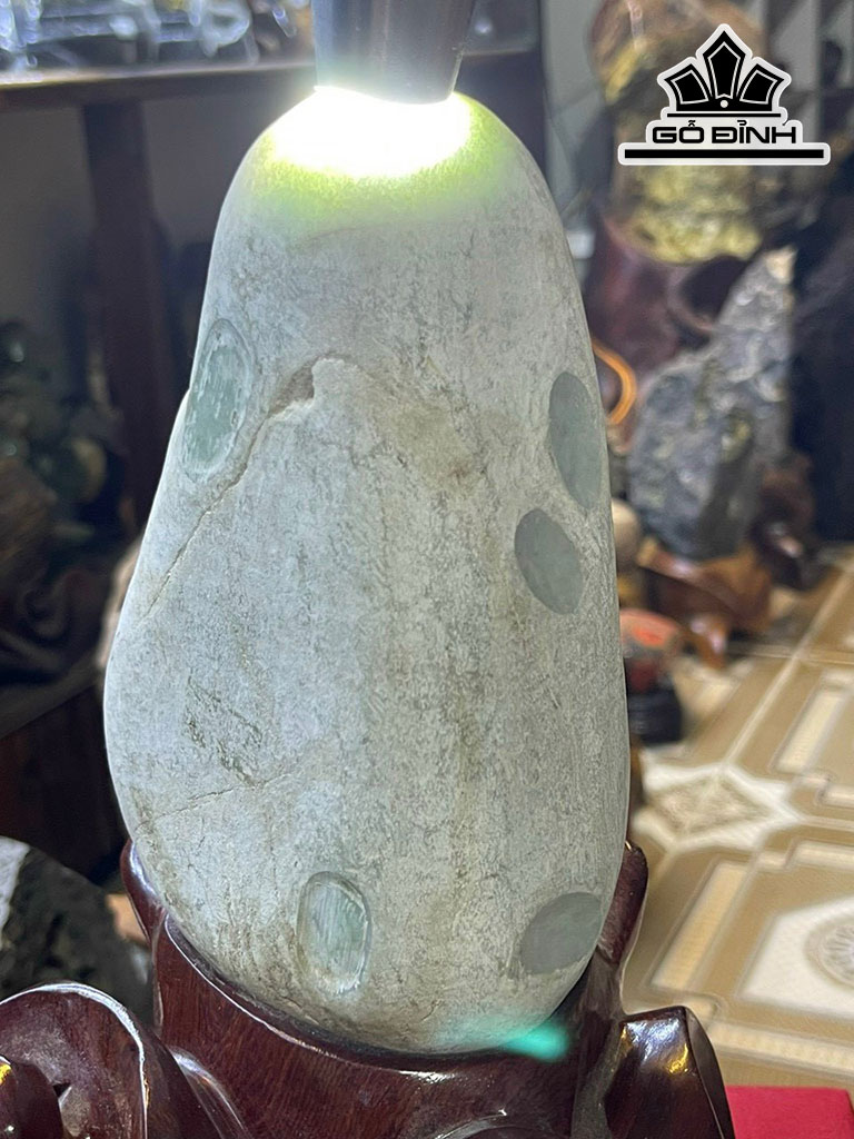 Tác Phẩm Đá Phỉ Thúy Cao 26 (cm) 3,3kg