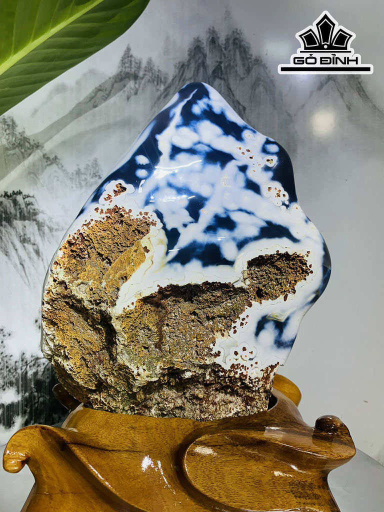 Tác Phẩm Đá Mã Não Cao 31 Ngang 20 (cm) 6,6kg