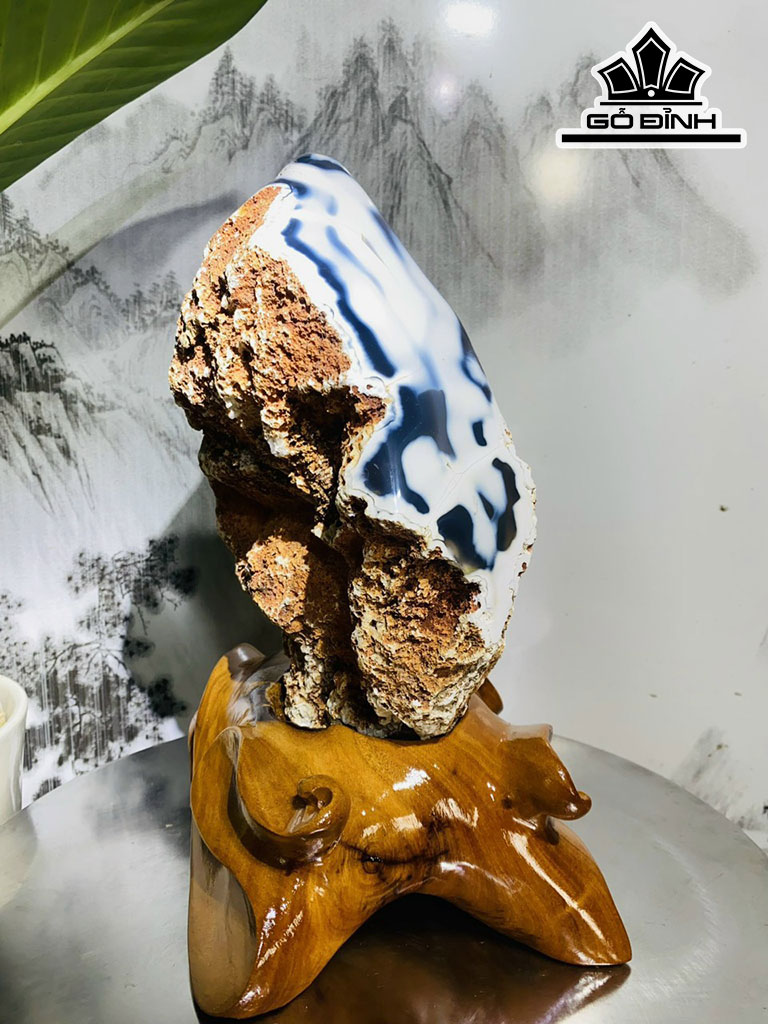 Tác Phẩm Đá Mã Não Cao 31 Ngang 20 (cm) 6,6kg